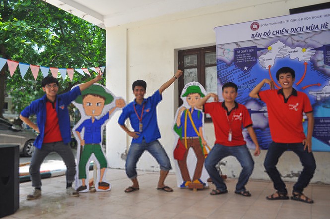 Sinh viên Ngoại thương tiếp lửa tình nguyện 2014 - ảnh 6